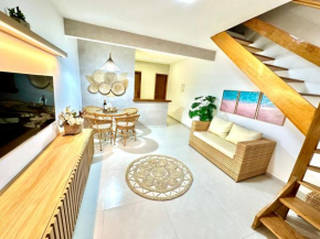 Casa cercada por 3 praias